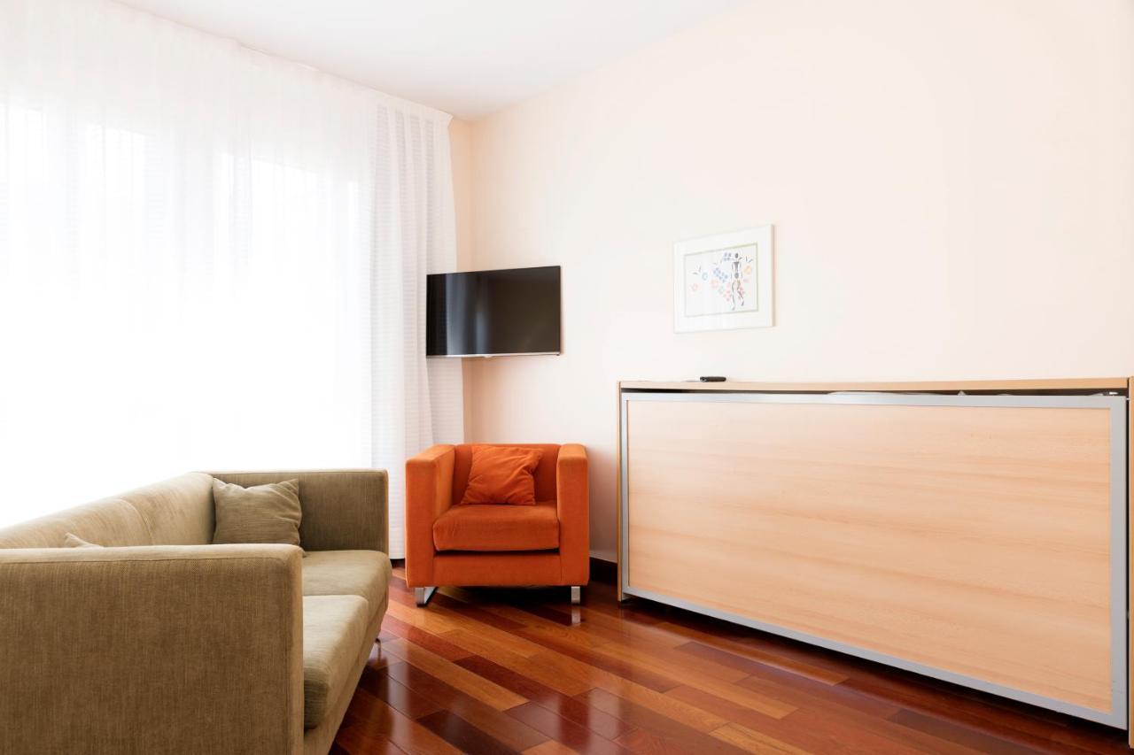 Apartamentos Sabinas El Pilar Saragosse Extérieur photo