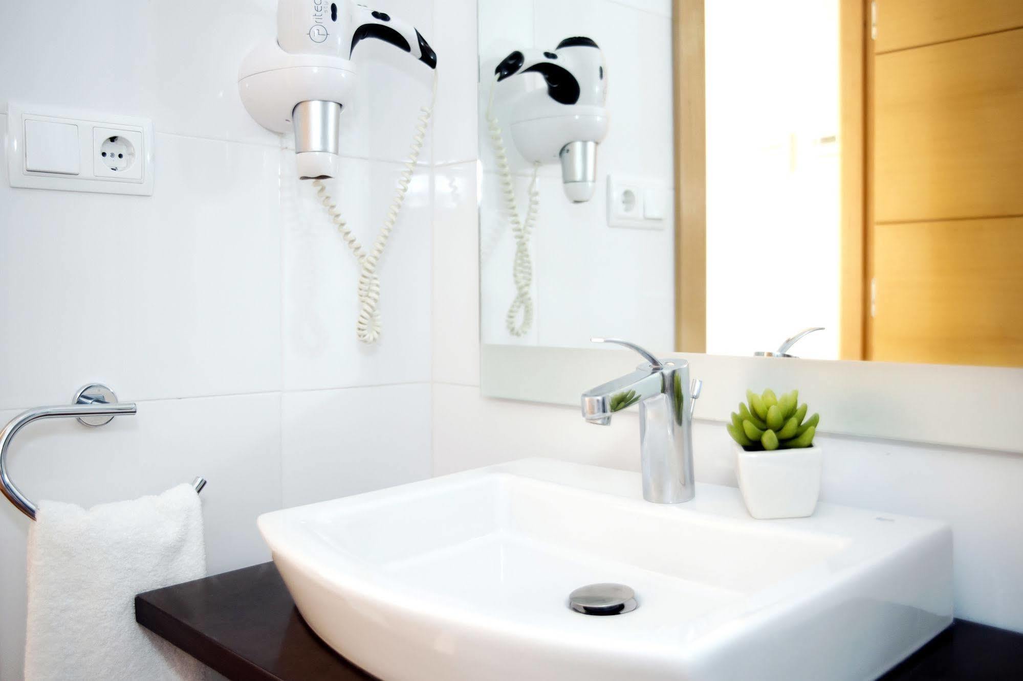Apartamentos Sabinas El Pilar Saragosse Extérieur photo
