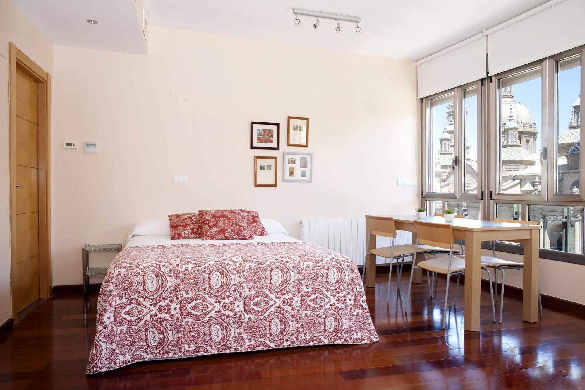 Apartamentos Sabinas El Pilar Saragosse Extérieur photo